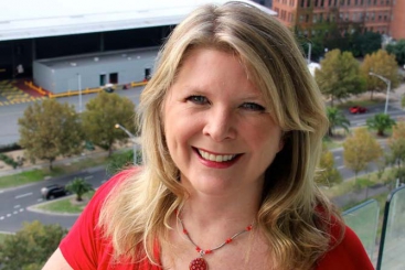 Portrait of Google Analytics expert Melinda Samson